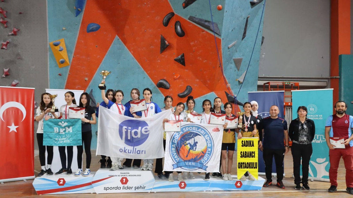 Okulumuz Spor Tırmanışı Yıldız Kız Takımımız Trabzon İlinde Yapılan Türkiye Şampiyonasında Türkiye 4. sü olmuştur.